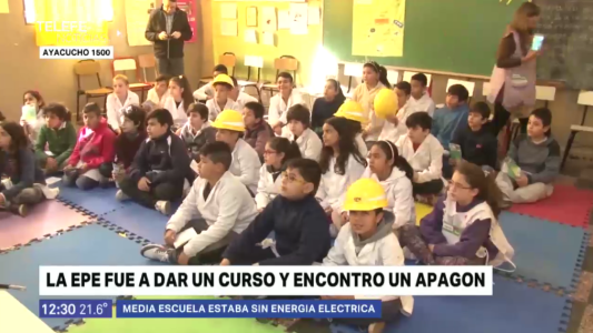 La Epe fue a dar un taller a una escuela y se encontró con un apagón