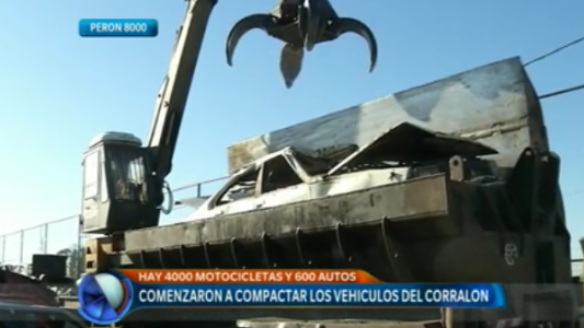 Comenzaron a compactar vehículos en el corralón