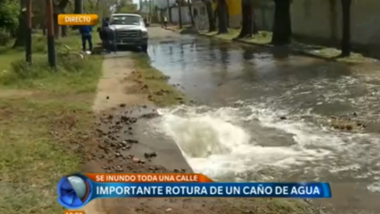 Importante rotura de un caño de agua