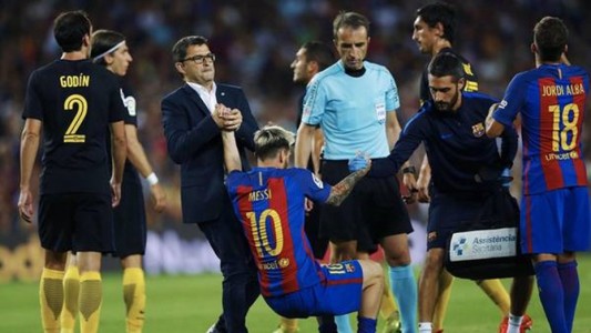 Tras las críticas de Bauza, el DT de Barcelona dijo que la lesión de Messi "es malísimo para todos"