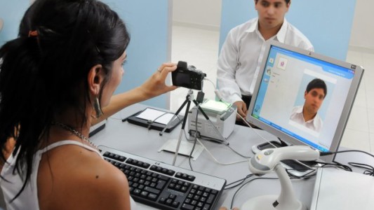 Desde noviembre solo se podrá usar el DNI digital para viajar al exterior