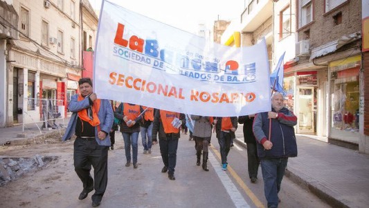 Hoy y mañana solo habrá bancos hasta las 12 por una medida de fuerza de los trabajadores