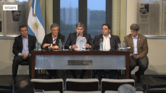 El Gobierno anunció que empresarios y trabajadores negociarán un bono con un piso de $2000