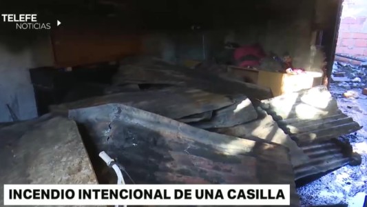 Una joven mamá y su hija perdieron todo tras incendiarse la casilla donde vivían