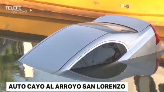 Dejó el auto estacionado en una pendiente y cayó en el arroyo San Lorenzo