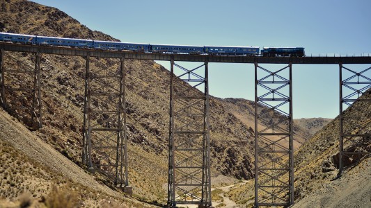 Allá en lo alto: el Registro Civil de Salta habilita casamientos en el Tren de las Nubes