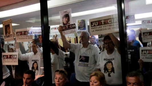 Tragedia de Once: familiares de las víctimas consideraron "histórica" la condena a De Vido