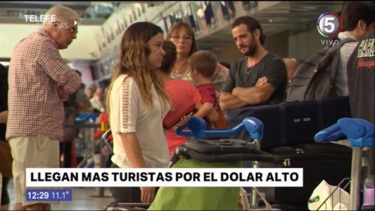 Llegan más turistas al país por el dólar alto