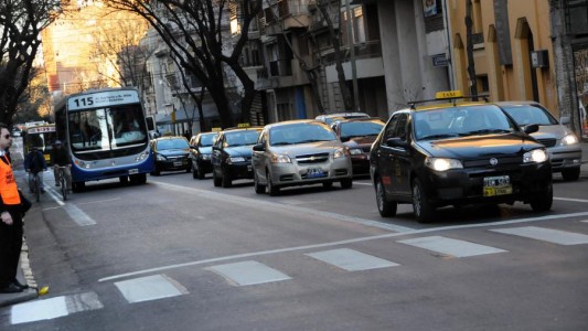 Permitirán el estacionamiento en cuadras del microcentro para favorecer las ventas de las Fiestas