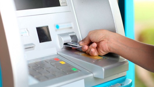 Los menores de edad podrán tener caja de ahorro y tarjeta de débito