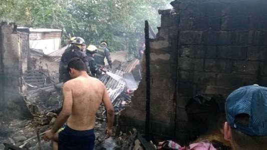 Juntan donaciones para dos familias que perdieron sus viviendas y pertenencias en un incendio