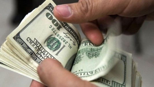 Acusan a Macri de modificar la ley de blanqueo para favorecer a su padre