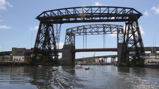 Seis prefectos irán a juicio oral por torturar y fingir la ejecución de un hombre y su hijo