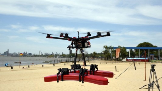 Rosario presentó un innovador drone guardavidas, para el monitoreo y rescate en el río