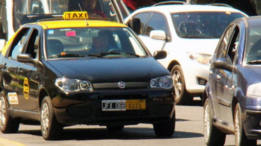 Choferes y titulares de licencias de taxi reclaman la actualización de la tarifa