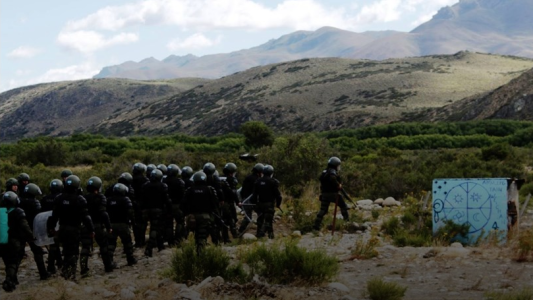 Ministro de Chubut afirmó que los mapuches que ocupan tierras de Benetton son "terroristas"