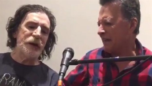 Charly García reapareció en un video cantando "Popotitos" junto a Palito