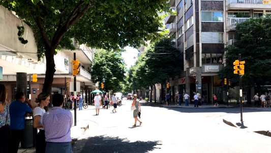 Una cuadrilla de la EPE rompió un caño y revolucionó el centro rosarino