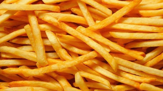 Advierten que comer papas fritas o tostadas eleva el riesgo de contraer cáncer