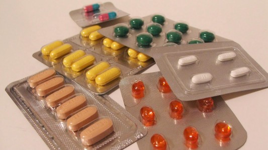 Lanzaron una campaña contra la comercialización ilegal de fármacos