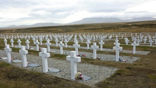 La Cruz Roja arranca las tareas para identificar a 123 soldados argentinos en Malvinas