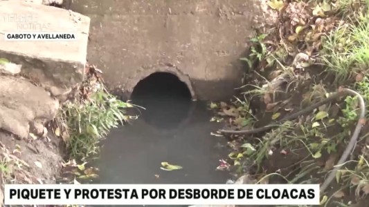 Vecinos de barrio San Francisquito reclaman por el desborde del sistema cloacal