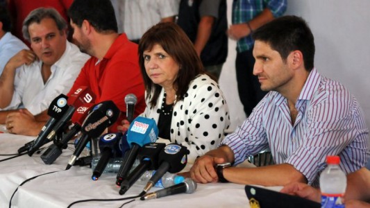 La ministra Bullrich llega a Rosario a la firma de un convenio para la compactación de vehículos de las comisarías