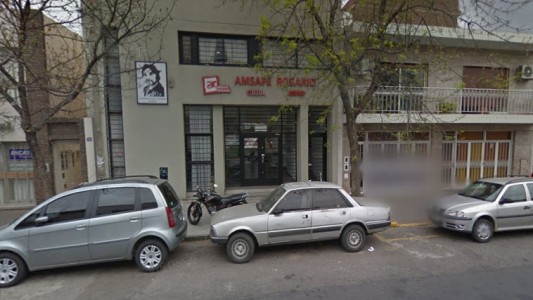 Robaron y ocasionaron importantes destrozos en la sede de Amsafe Rosario