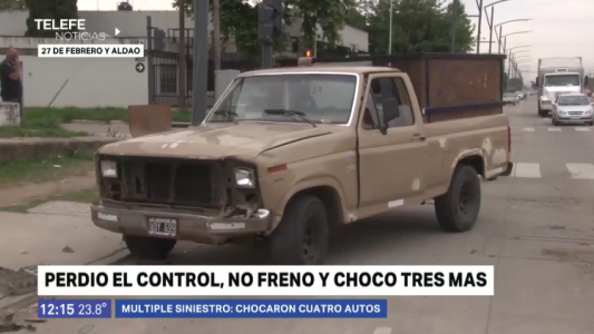 Una camioneta se quedó sin frenos y chocó a tres vehículos