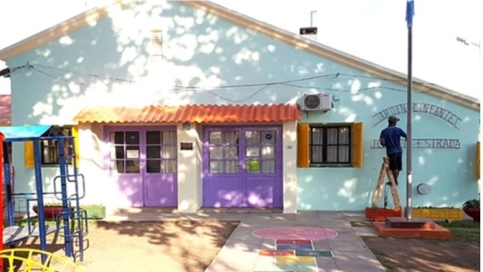 Otro jardín del horror: separan a una docente por rociar con insecticida a nenes de 5 años