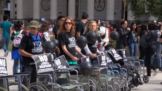 Marcha de sillas vacías contra el ajuste en discapacidad