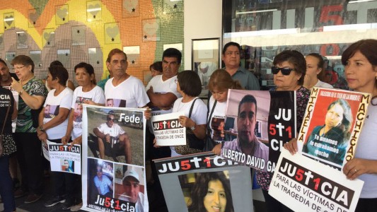 Tragedia de Once: a cinco años del horror, familiares y amigos recordaron a las víctimas y pidieron cárcel para los culpables