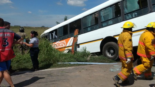Accidente fatal sobre la ruta 33: dos colectivos colisioraron de frente