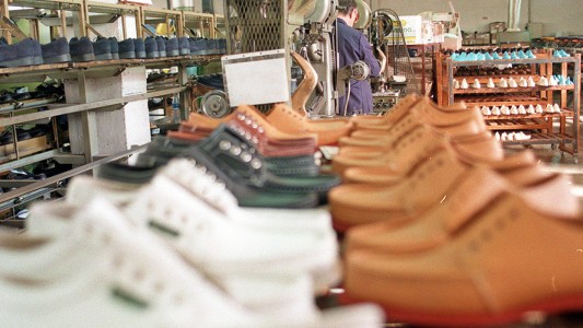 Calzado: tres empresas rosarinas cierran y despiden a 30 obreros