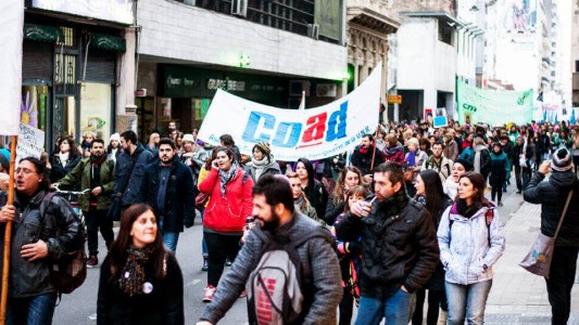 Docentes universitarios se suman al paro del lunes y martes de la semana próxima por una paritaria nacional