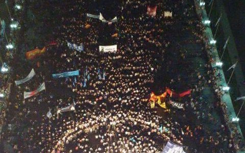 Miles de mujeres se movilizaron por sus derechos y contra la violencia machista