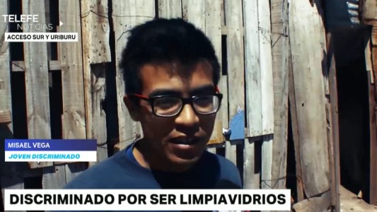 Denuncia que no lo dejan ingresar a la Policía por ser limpiavidrios