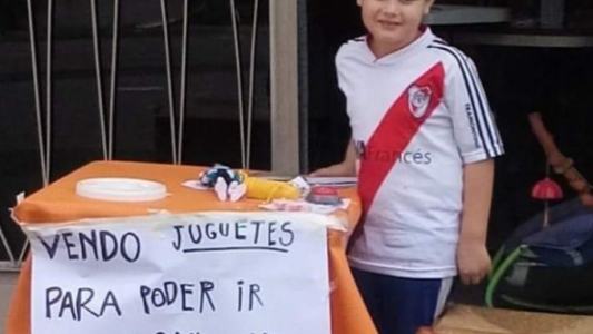 Sueño cumplido: la historia del nene que vendía sus juguetes para conocer el Monumental