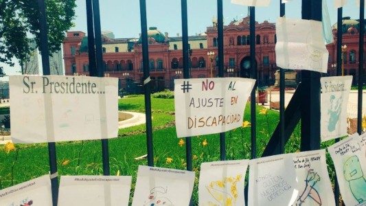 "Marcha de los dibujos": el reclamo de personas con discapacidad contra el ajuste