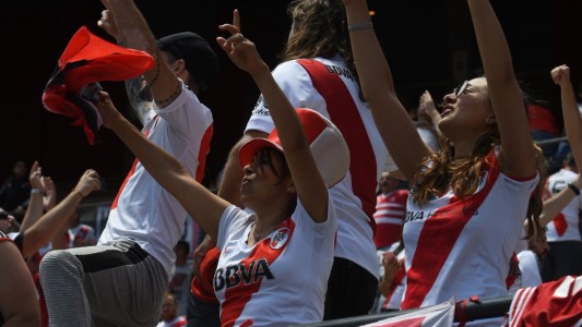 Abrieron las puertas del Monumental y al ritmo de los hinchas ya se palpita la superfinal