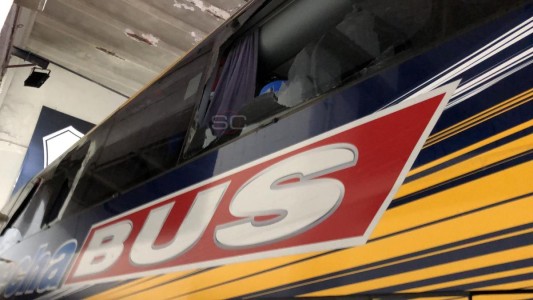 Incidentes en la llegada del plantel de Boca al estadio Monumental