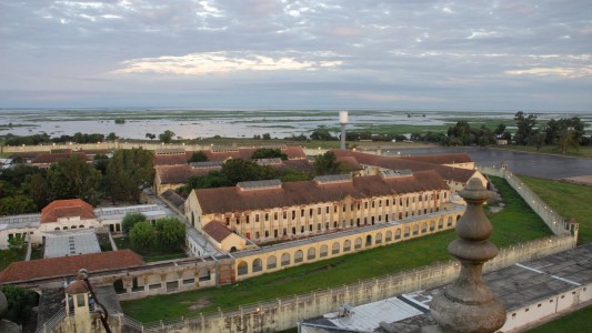 Por la limitación de las salidas transitorias, los presos de Coronda están en huelga