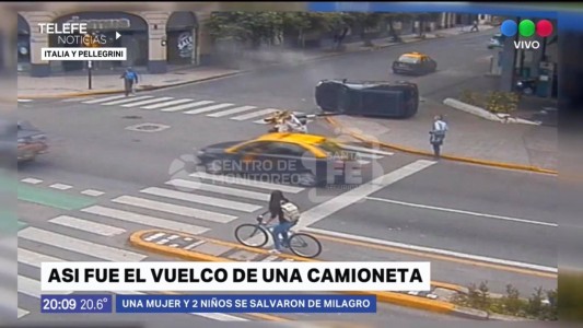 Video: impresionante vuelco de una camioneta en Italia y Pellegrini