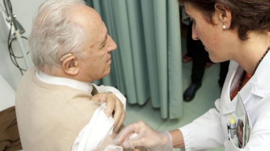 Desde hoy está disponible en farmacias la vacuna antigripal del PAMI