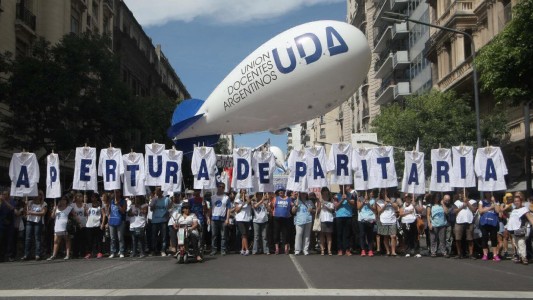 Confirman la suspensión del fallo que obligaba al Gobierno a convocar a la paritaria docente nacional