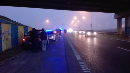 Se produjeron dos choques en cadena sobre Circunvalación en una mañana complicada por la niebla