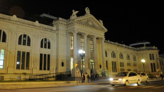 Un hombre murió de frío en la calle en inmediaciones de la Facultad de Medicina