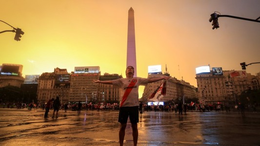 Miles de hinchas de River festejaron la Libertadores en todo el país