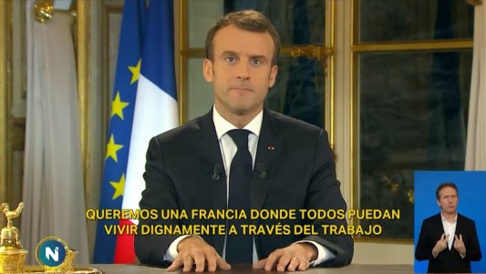 Macron anunció un aumento del sueldo mínimo para calmar protestas de "chalecos amarillos"