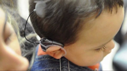 Buscan el implante coclear de una nena de 3 años extraviado en la zona de San Luis y Mitre